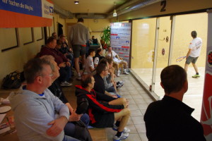 In Heilbronn war dann wieder eniges los, so dass sich die Zuschauer-Tribüne noch weiter füllte