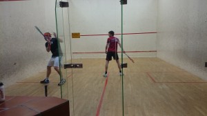 Stefan Sacher (li.) im Spiel mit Simon Mader vom Team Tirol