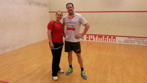 Stefan Sacher, hier mit Nina Fichler, bleibt den HOTSOX auch in der Oberliga Treu